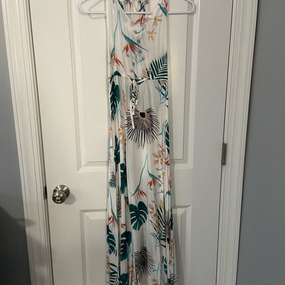 Cupshe Dresses & Skirts - Cupshe White with Tropical Floral Print Sleeveless Maxi Dress Size Medium EUC